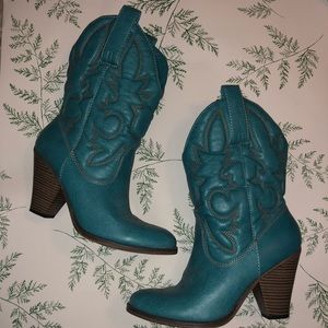 Turquoise Route 66 Cowboy Boots. Perfect for rodeo